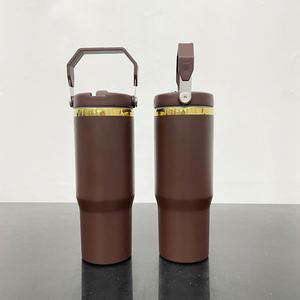 Vaso de 30 oz con Tapa Abatible, Recubrimiento en Polvo Color Chocolate y Base Dorada con Logotipo Personalizado - Product Image 1
