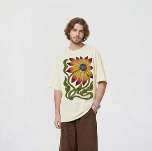 Camiseta de Hombre 100% Poliéster, Personalizada con Código de Belleza, Ropa Urbana de Alta Calidad, Secado Rápido, Diseño Abstracto de Plumas Teñidas a Mano, Estilo Años 70 - Product Image 1