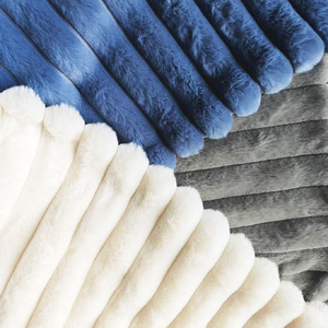 Textile de maison <span class=keywords><strong>tissu</strong></span> de <span class=keywords><strong>fourrure</strong></span> de lapin rayé à longs poils <span class=keywords><strong>tissu</strong></span> de <span class=keywords><strong>fausse</strong></span> <span class=keywords><strong>fourrure</strong></span> à poils longs de haute qualité tissus textiles pour oreiller - Product Image 1