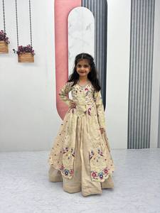 Top Corto de Buena Calidad para Chicas, Estilo Étnico Moderno para Garba Dandiya y Reuniones Familiares, Disponible para la Venta - Product Image 3
