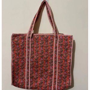 Bolsa de Mano Acolchada de Algodón con Estampado Floral de Primera Calidad, Estilo Moderno, Bolsa de Mercado Hecha a Mano Personalizada, Bolsa de Hombro a Precio de Mayoreo - Product Image 1