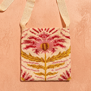 Magnifique sac fourre-tout brodé à la main avec des motifs floraux uniques et des motifs décoratifs ethniques élégants - Product Image 1