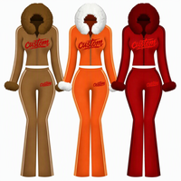 Survêtement décontracté 2 pièces pour femme avec logo personnalisé, veste courte à capuche en fourrure et patchwork zippé, pantalon évasé à rayures latérales, OEM ODM, faible MOQ