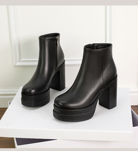 Nouveautés 2025 en chaussures pour femmes, bottes à talons hauts et épais pour femmes, bottes <span class=keywords><strong>noires</strong></span> à la cheville, bottes à double plateforme, vente en gros - Product Image 6