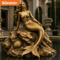 Sculpture réaliste de sirène, statue décorative sur socle en roche pour jardin, piscine, hôtel, complexe hôtelier et décoration paysagère