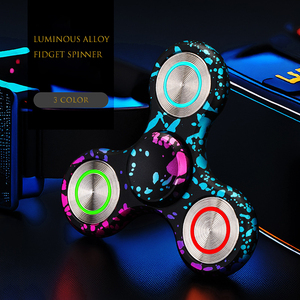 Hot Bán Đêm Glow Kim Loại Ngón Tay <span class=keywords><strong>Spinner</strong></span> Quay Top Cầu Vồng Ngụy Trang Chống Căng Thẳng <span class=keywords><strong>Fidget</strong></span> Đồ Chơi Cậu Bé Món Quà Sinh Nhật - Product Image 3