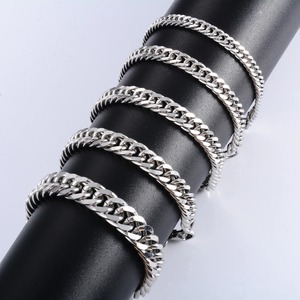 สร้อยข้อมือสแตนเลสสตีลแบบ Cuban Curb Chain สำหรับผู้ชาย สไตล์พังก์ ฮิปฮอป สีเงิน ของขวัญเครื่องประดับโลหะ - Product Image 1
