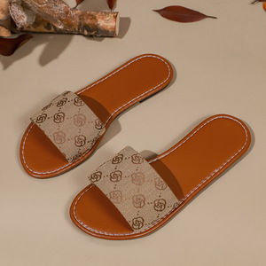 Sandalias planas de verano transpirables para mujer, con parte superior de PVC, correa elástica, sin cordones, con suela suave, sandalias de PVC reciclables. - Product Image 5