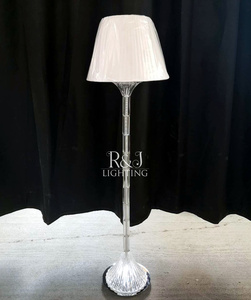Lámpara de mesa de dormitorio de lujo italiano, pantalla de tela blanca eléctrica, forma de cono, cristal transparente <span class=keywords><strong>Bacarat</strong></span> para habitaciones de eventos de Hotel - Product Image 2