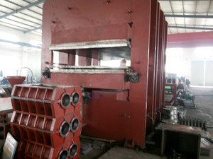 Presse à vulcaniser les tapis en caoutchouc hydraulique, machine à presser à chaud, machinerie en caoutchouc - Product Image 6