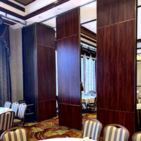 Cloison mobile moderne et opérationnelle, absorption acoustique hautement efficace, ignifuge, pour les salles de conférence d'hôtels, les restaurants