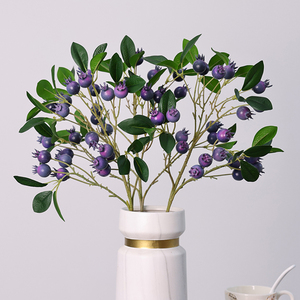 Plantes de myrtilles artificielles avec feuille de fruits Faux plante verte <span class=keywords><strong>Myrtille</strong></span> avec branches feuillues Vase Table à manger Rembourrage Fruits - Product Image 1