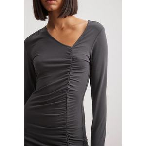 Nouvelle arrivée : robe asymétrique à col plissé pour femmes, élégante et de haute qualité - Product Image 4