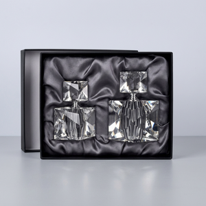 Flacon de parfum carré en verre cristal fait main Crystal Coast avec logo personnalisé, col en métal, design gravé, capacité 6 ml, plat - Product Image 6