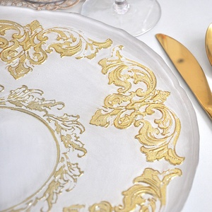 Piatti Decorativi Dorati da 13'' in Vetro Satinato con Bordo Floreale Barocco per Matrimoni, Banchetti e Feste, Fornitura all'Ingrosso - Product Image 3