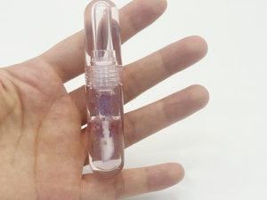 Brillo Labial Herbal en Gel Rojo con Ingredientes Minerales y Brillantes en Forma Líquida - Product Image 4