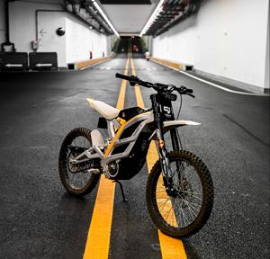 Falcon PRO 79Bike 72V Longue Portée E-Dirt Bike Tout-Terrain Haute Performance E-Moto Suspension Intégrale Noir Gris Dual Sport 2024 2025 - Product Image 5