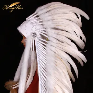 अनुकूलित चावल सफेद भारतीय पंख हेडवियर कॉसप्ले और रोल-प्लेइंग कार्निवल स्टेज परफॉर्मेंस शूटिंग प्रॉप्स डाई-पैटर्न वाला