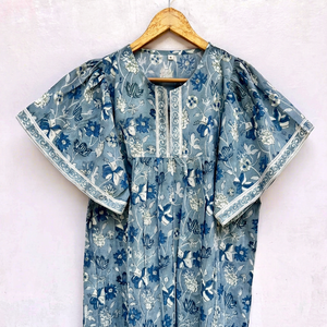 Nouvelle arrivée, robe courte pour femme en coton 100% indien, motif floral bleu et blanc imprimé, col mandarin, manches courtes, respirante - Product Image 1