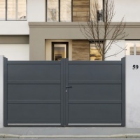 Maison sur poteaux avec portail coulissant et portail de clôture – Maison en bois surélevée à vendre – Extérieur écologique et durable