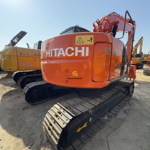 Excavatrice sur chenilles Hitachi ZX135 d'occasion, presque neuve, économe en carburant, 13 tonnes, pour usage agricole et domestique, avec moteur, boîte de vitesses, pompe et PLC - Product Image 2