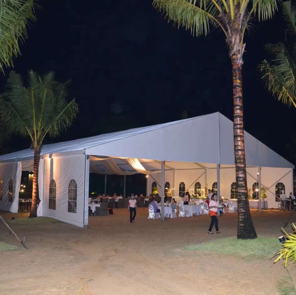 Tenda dan Tenda Pesta Luar Ruangan Pernikahan Bening untuk Acara