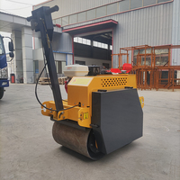 Compacteur routier à double tambour pour asphalte, béton et sols, à conducteur marchant à pied