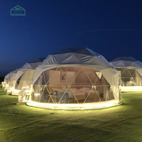 Dôme en verre de glamping géodésique pour complexe hôtelier avec vue panoramique à 360 degrés au bord de la mer