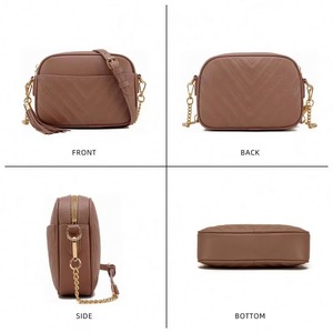 Bolso bandolera acolchado de nailon de calidad premium, moderno y personalizado, para mujer, de fábrica BSCI. - Product Image 5