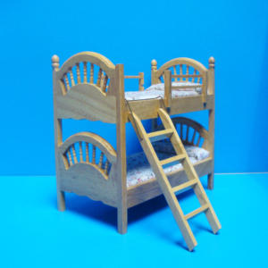 Кукольный дом 1/12 детской деревянной двухъярусной кровати с лестницей и матрасом - Product Image 5