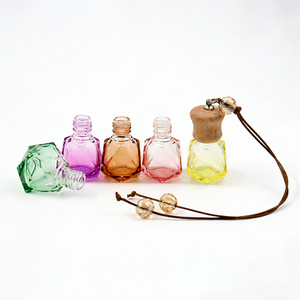Bouteille vide transparente de 8 ml de différentes couleurs, diffuseur de parfum carré pour voiture avec bouchon - Product Image 4