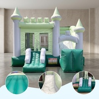 Château gonflable vert menthe avec toboggan pour enfants, idéal pour les fêtes d'anniversaire en extérieur ou en intérieur, pour le jardin ou la maison
