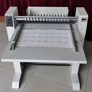 เครื่องตัดสติ๊กเกอร์แบบตั้งโต๊ะ รุ่น 520F ขนาดเล็ก ใช้ไฟฟ้า สำหรับสติ๊กเกอร์ขนาด A3 พร้อมใบมีดตรงทำจากเหล็กทังสเตน - Product Image 2