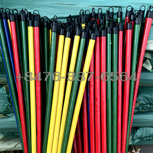 Balai moderne en bois recouvert de PVC avec tête souple Tampico, étanche, portable, écologique, design couleur pleine, balayette et pelle 2-en-1 - Product Image 3