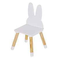 Ensemble de chaises de table pour enfants Table à dessin en forme de dessin animé Une table avec quatre chaises en bois