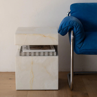 Table d'appoint moderne en onyx Dream Home, plateau carré, base en C, meuble élégant pour salon