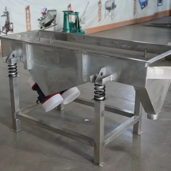 Professional Activated Carbon Linear Vibrating Screen Engine Double Vibrating Motors Customizable Deodorizer Food Processing