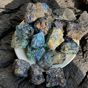 Vente en gros de pierres brutes de cristal naturel pour la guérison, spécimens minéraux de cristal d'azurite bleue et de malachite pour collection - Product Image 1