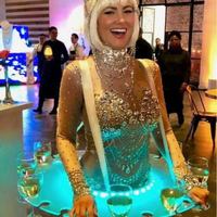 Plateau de service à champagne en plexiglas givré avec fentes pour barres