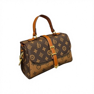 กระเป๋าถือสะพายไหล่ผู้หญิง PU พิมพ์ลายคุณภาพสูง ดีไซน์ใหม่สไตล์เรโทร แฟชั่นข้ามพรมแดน เข้าได้กับทุกชุด ผลิตจากโพลีเอสเตอร์ ซิปปิด ขนาดเล็ก สีแทนจิง - Product Image 1