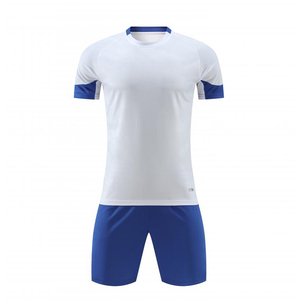 Traje de fútbol transpirable para hombres con logotipo personalizado hecho de tela de poliéster - Product Image 6
