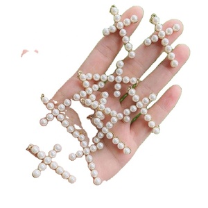 Últimos Colgantes de Cruz con Cuentas de Concha, Joyería Elegante para Mujer, Regalo Religioso, Cruz de Perlas - Product Image 3