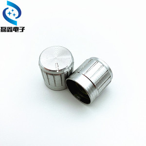 Perilla de potenciómetro de aluminio de 15x17 mm, 6 mm de diámetro interior, control giratorio para dispositivos electrónicos - Product Image 1