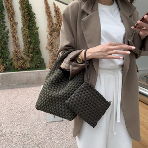 <span class=keywords><strong>Sacs</strong></span> à main d'été pour femmes en cuir PU, tricotés à la main, portables, avec fermeture éclair, logo personnalisé - Product Image 6