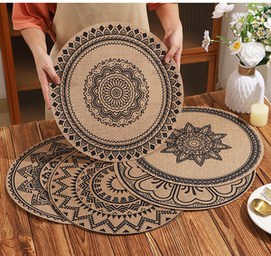 Set di Tovagliette di Lusso per Matrimoni, Moderne Tovagliette in Juta per Colazione e Cucina, Resistenti al Calore, Design Ispirato all'Estate - Product Image 1