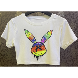 เสื้อผู้หญิงทรงครอปแฟชั่นลายกราฟิกสีสันสดใส - Product Image 1