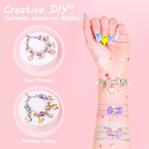 Pulsera de Dibujos Animados en Oferta, Juego de Pulseras DIY Hechas a Mano, Chapadas en Oro, Aleación de Cobre, Caja de Regalo de Joyería, Pulsera Unisex con Dijes de Mariposa de Fantasía - Product Image 2
