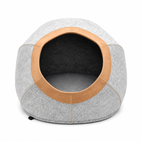 Lit pour chat en feutre OEM ODM, personnalisable avec logo, maisonnette hémisphérique en peluche avec bordure en cuir PU, lit fermé et chaud pour chats