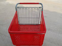 Chariot de courses de supermarché durable en maille avec protection anticorrosion et fonctionnalités pratiques