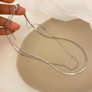 Collier ras du cou délicat à double couche avec un design serti de diamants - Product Image 4